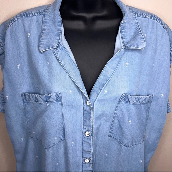 Medium Jachs Girlfriend Blue Lyocell Palm Tree Print Short Sleeve Button Up Top - Picture 11 of 16